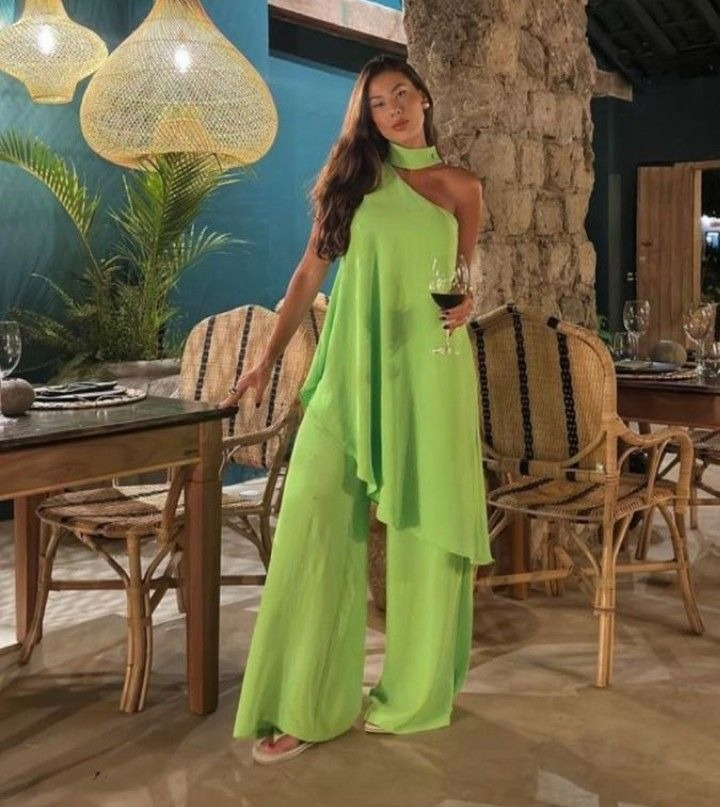 Conjunto verde vibrante com calça ampla